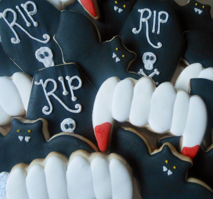 Cookie decorating spooky