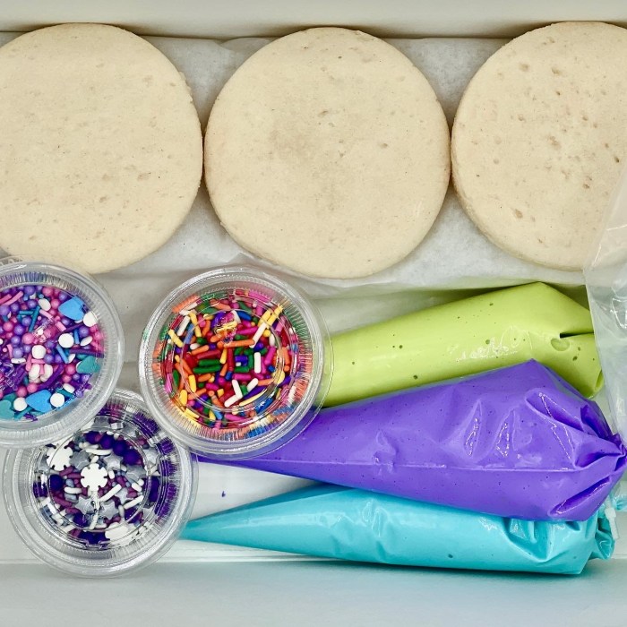 Cookie decorating kit