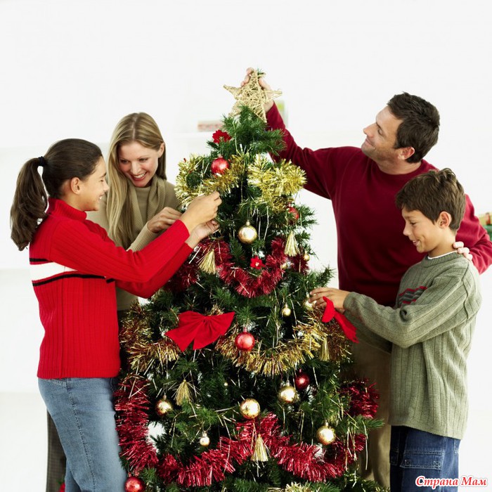 Decorating the christmas tree