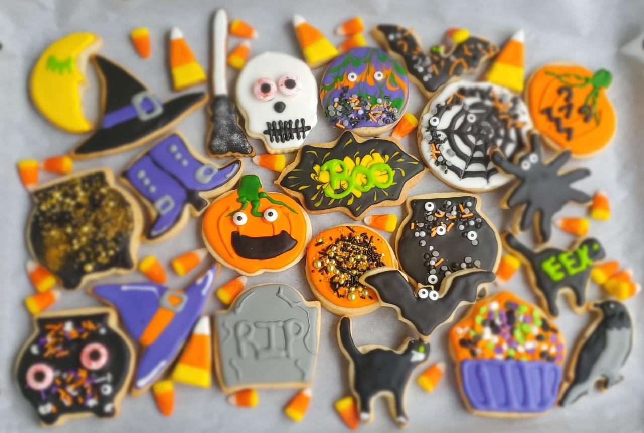 Cookie decorating spooky