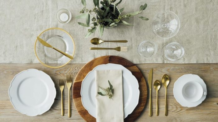 Decorating dining room table