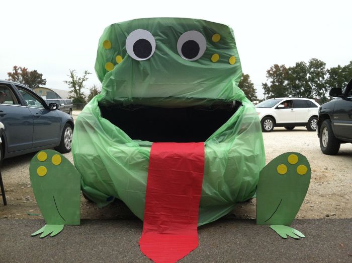 Trunk or treat car decorating