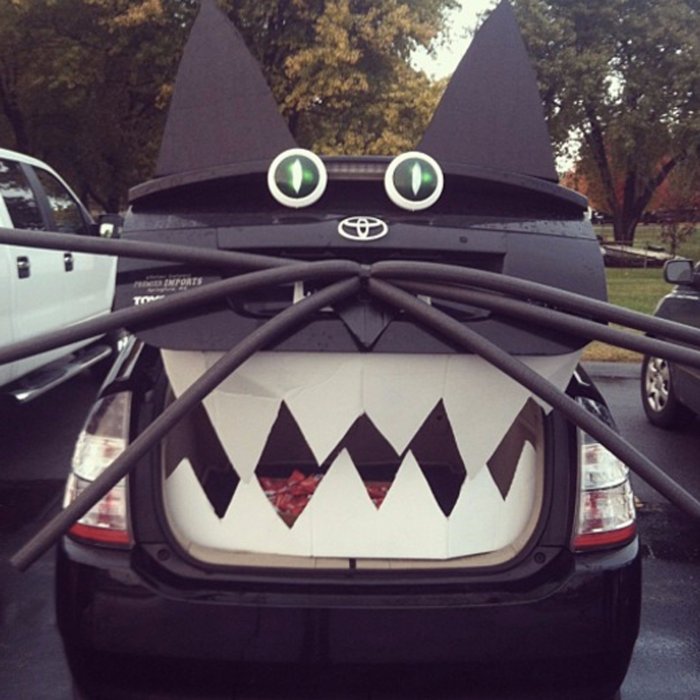 Trunk or treat car decorating